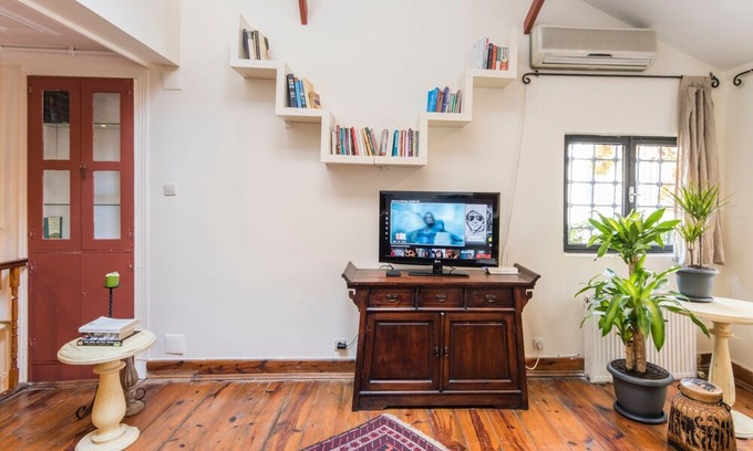 Cihangir House | Spacious 2BR-2BA Historic Triplex in Taksim