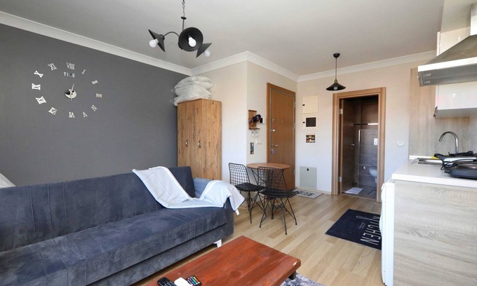 Pendik Apartment | Studio Flat with Shared Pool near Sabiha Gokcen