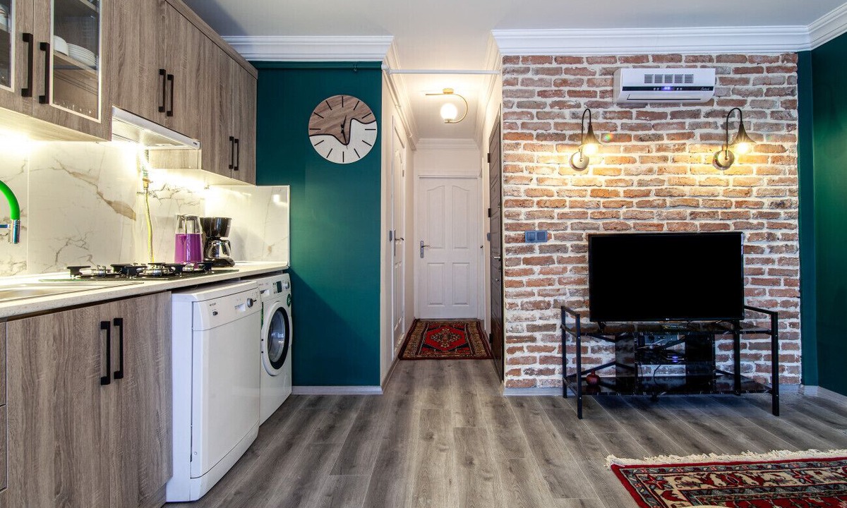 Fatih Apartment | Vibrant Flat near Kennedy Avenue in Fatih