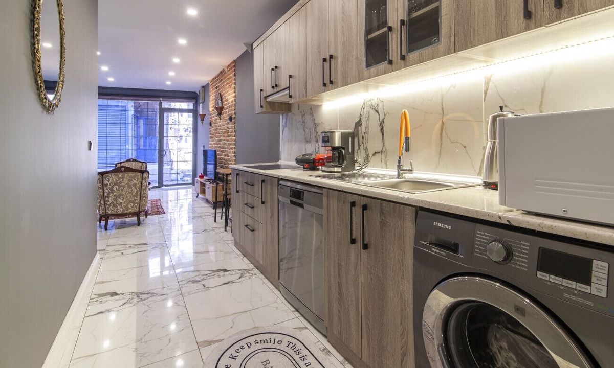 Fatih Apartment | Amazing Flat near Kennedy Avenue in Fatih
