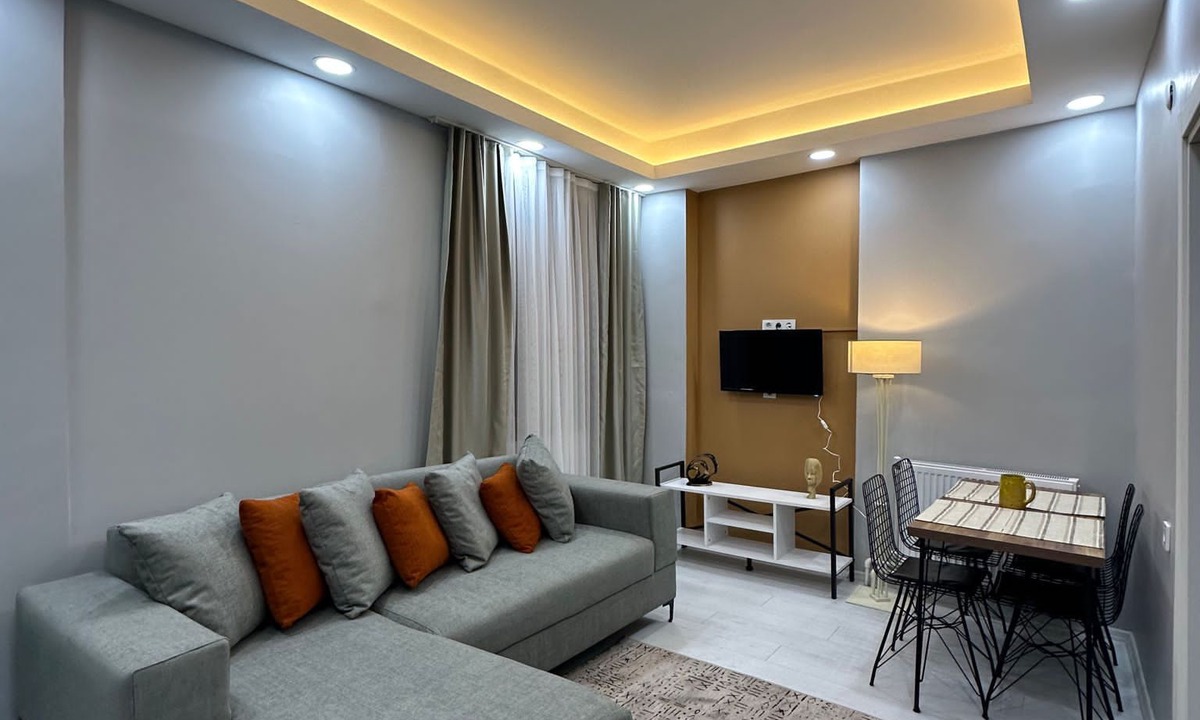 Pera Apartment | 1 minute to istiklal street. Taksim square 5 minutes