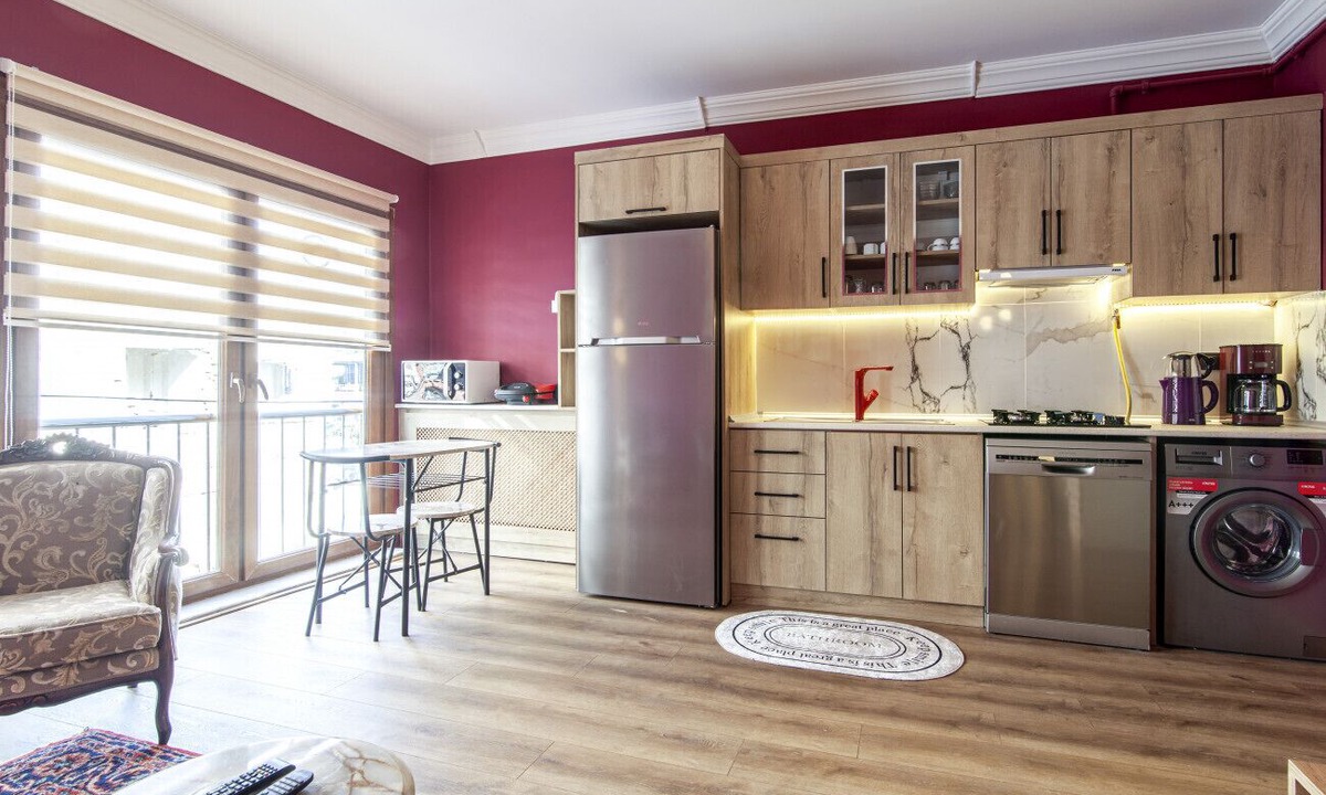 Fatih Apartment | Charming Flat near Kennedy Avenue in Fatih