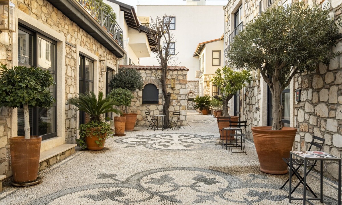 Kaleici Apartment | Authentic Flat with Garden 5 min to Beach