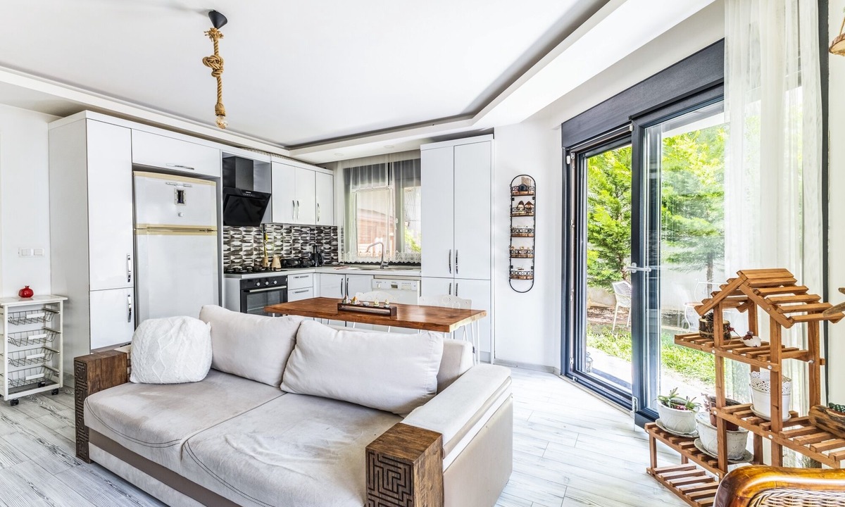 Maltepe Apartment | Chic Spacious Flat With Garden in Istanbul Maltepe