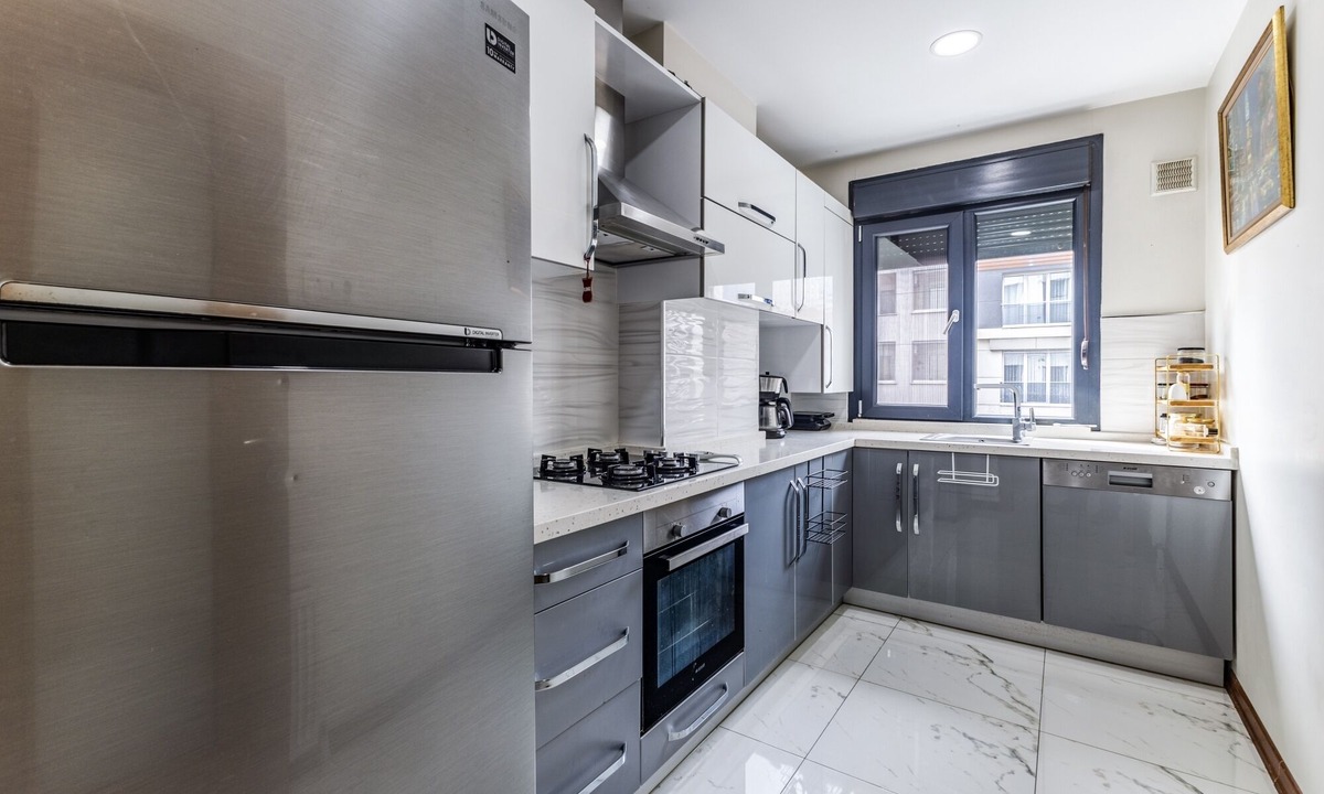 Suadiye Apartment | Spacious Flat Near Bagdat Avenue in Suadiye