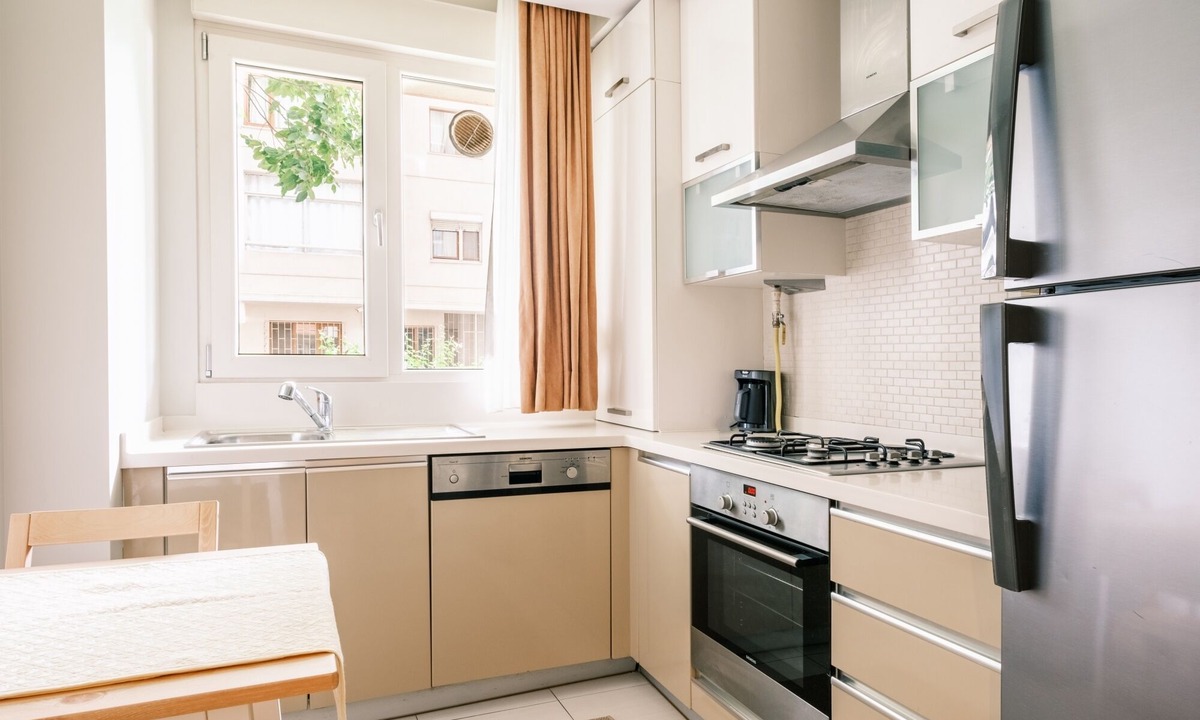 Caddebostan Mahallesi Apartment | Spacious Flat 3 min to Coast and Bagdat Avenue