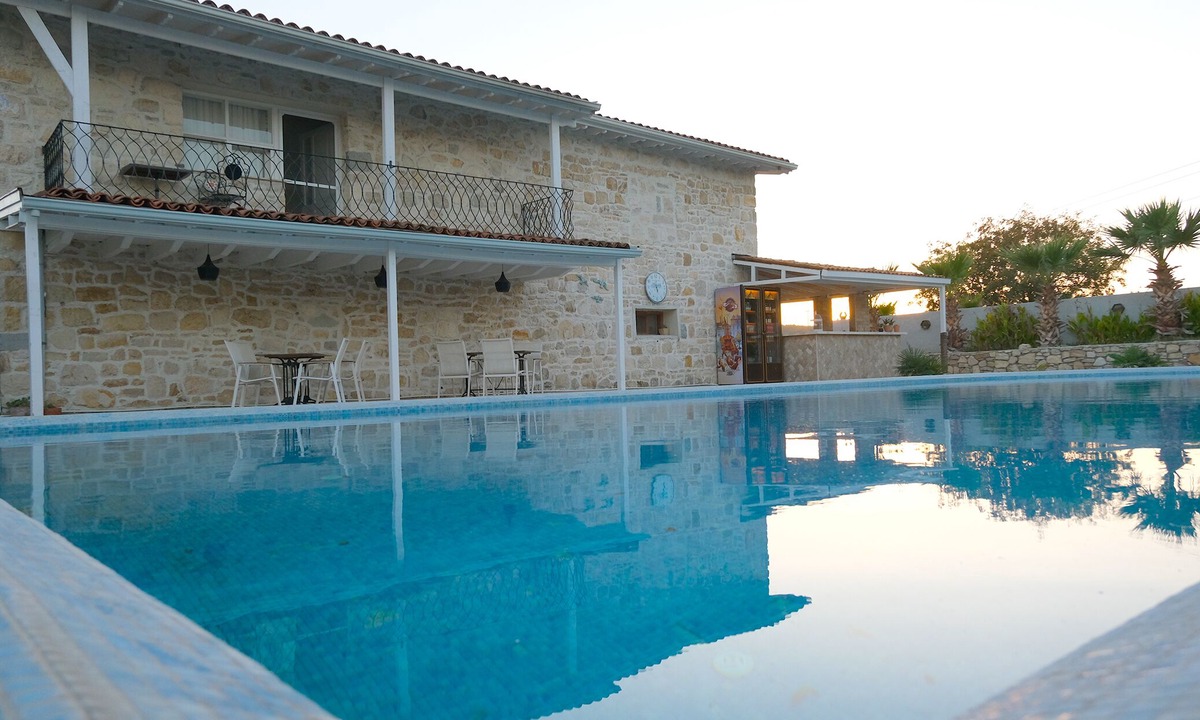Urla Hotel | Otel Naturla Göl Evi