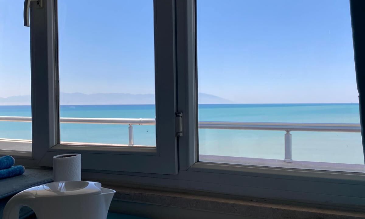 Yumurtalik Hotel | ABAŞ MASMAVİ OTEL