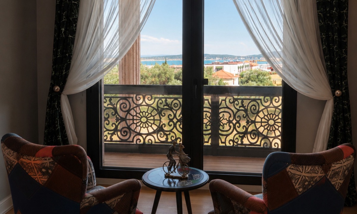 Ayvalik Hotel | CUNDA EYE