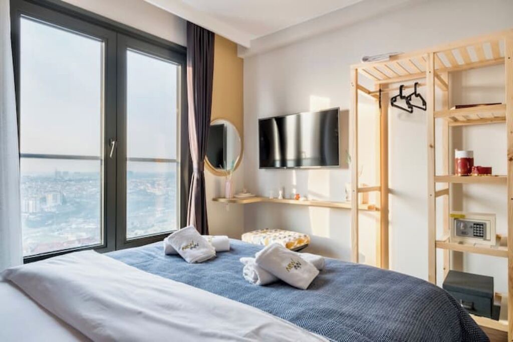 Kagithane Apartment | Zen - 1BD Apt w/ City Views & Balcony