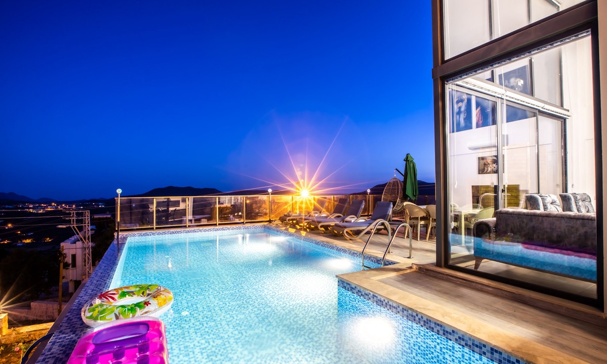 Kas Villa | DENİZ VE ORMAN MANZARALI HAVUZLU SAUNALI LÜKS MÜSTAKİL SİZE ÖZEL VİLLA