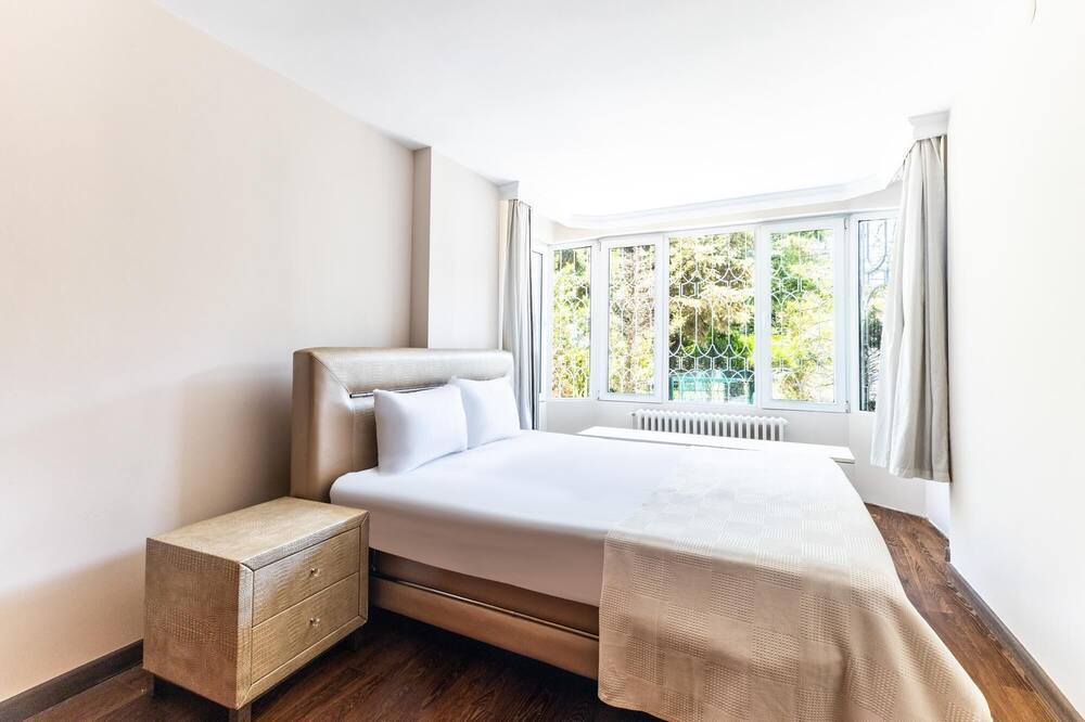 Arnavutkoy Apartment | Flat with Garden 10 min to Bebek Shore