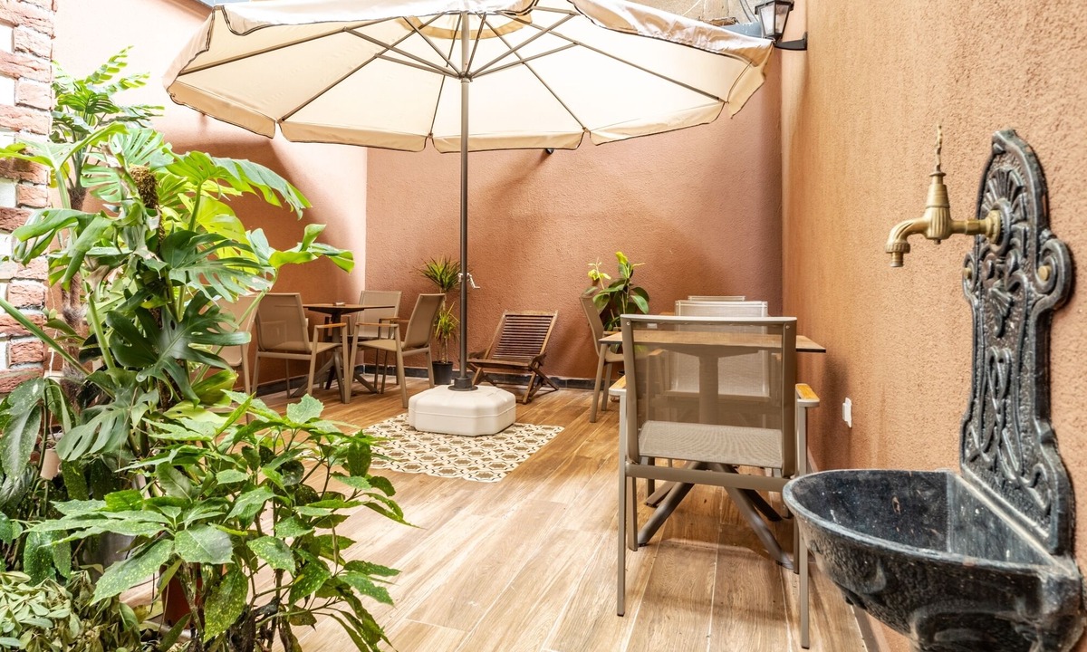 Rasimpasa House | Central, Historical Hotel Room w Garden in Kadikoy