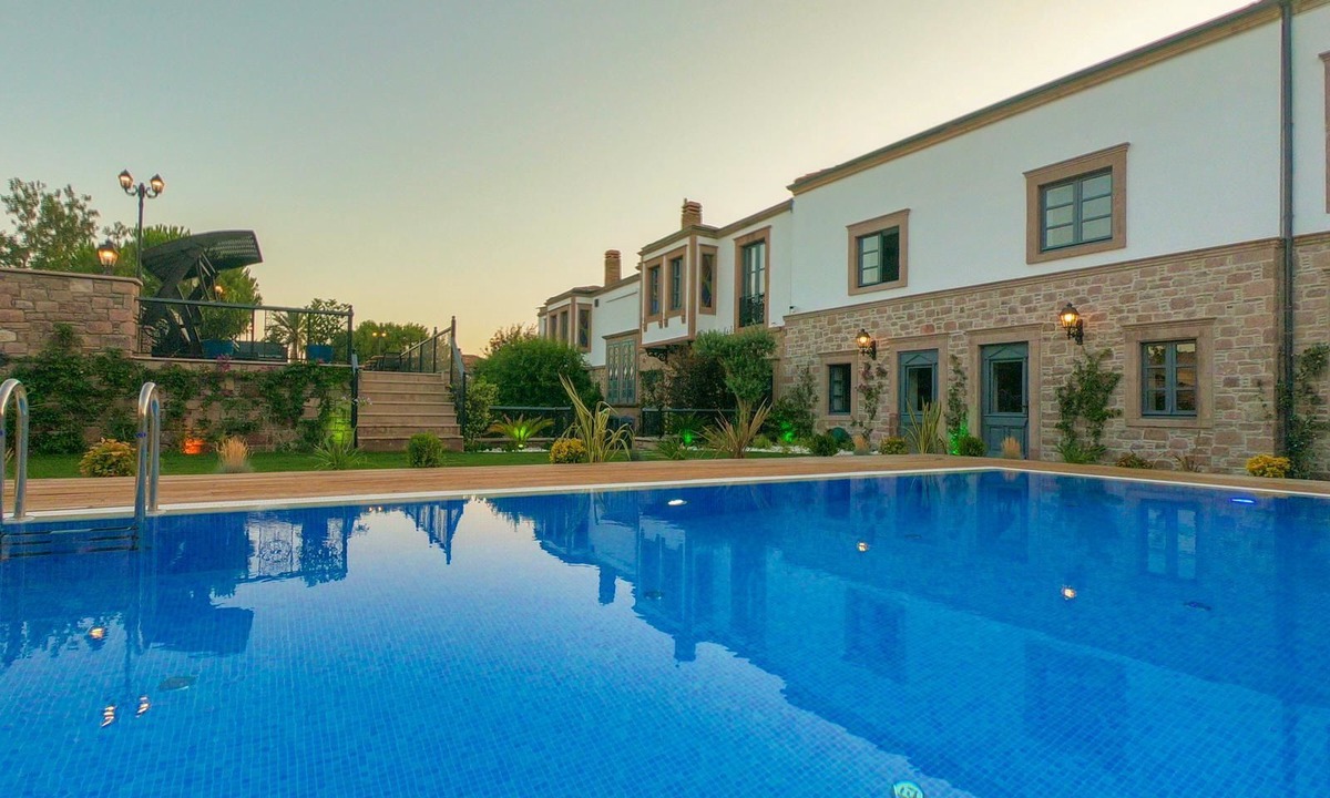 Ayvalik Hotel | Ziyabey Konagi