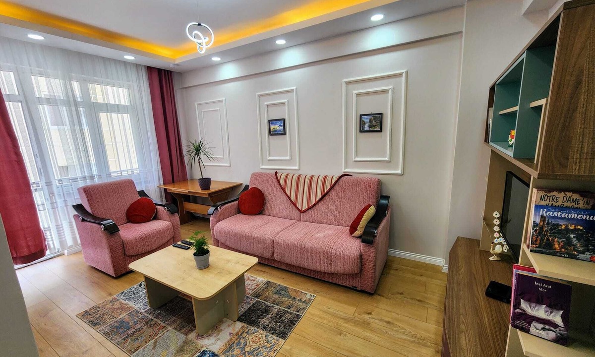 Tepebası Apartment | 5 Numara-Merkezi konumda ferah 1+1