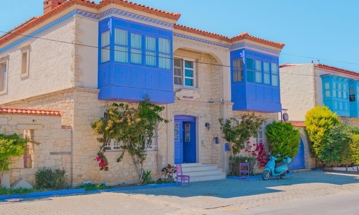 Alacati Ski Chalet | Mor Salkım Konağı