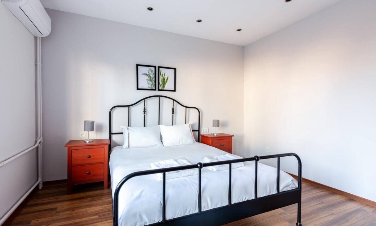 Sisli Apartment | This apartment is a 4 bedroom(s), 2 bathrooms, located in Şişli, İstanbul.