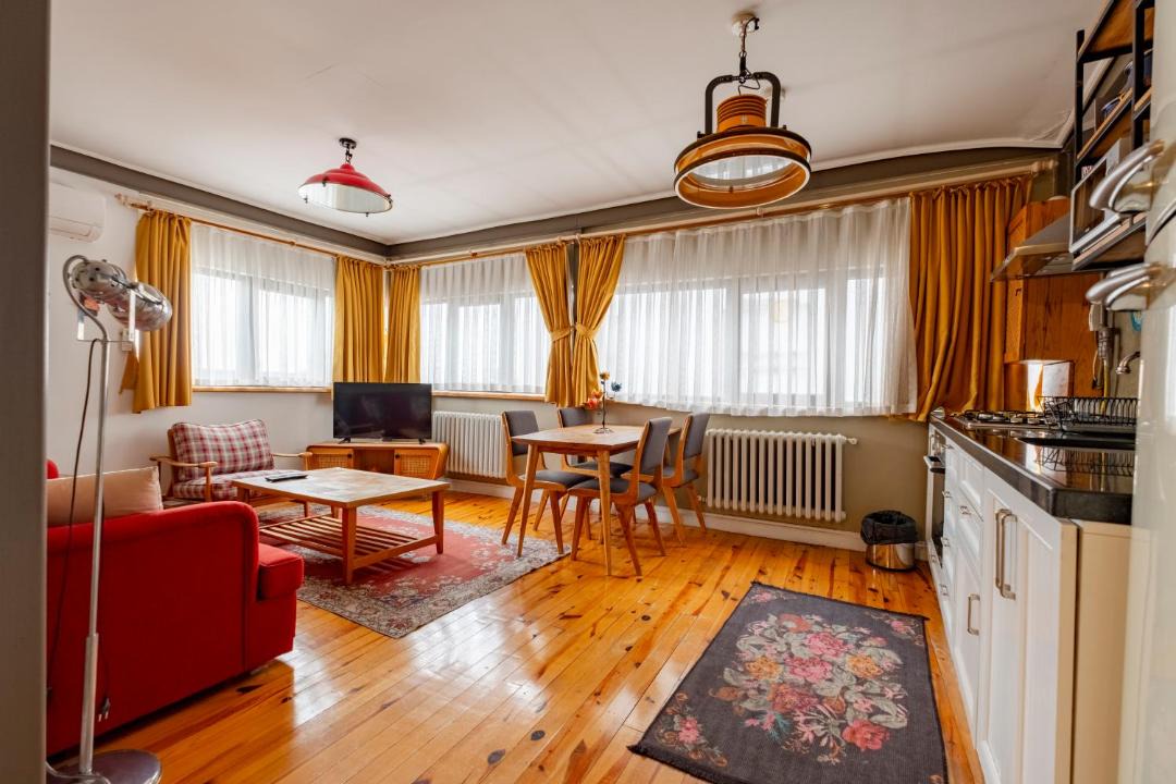 Tophane Apartment | Spacious One Bedroom Apartment with View and Elevator