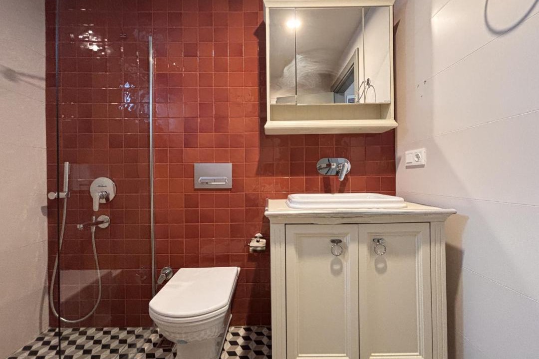 Tophane Apartment | Skylit 1BR with terrace near Galataport