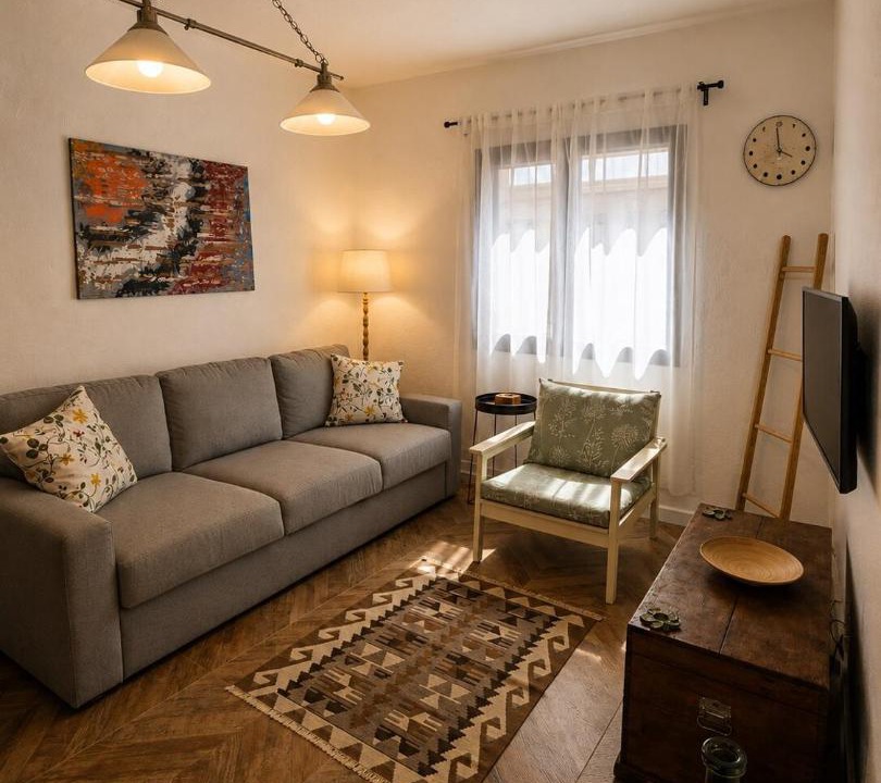 Ayvalik City Center Villa | Radika Guesthouse Stone House with Courtyard in the Center