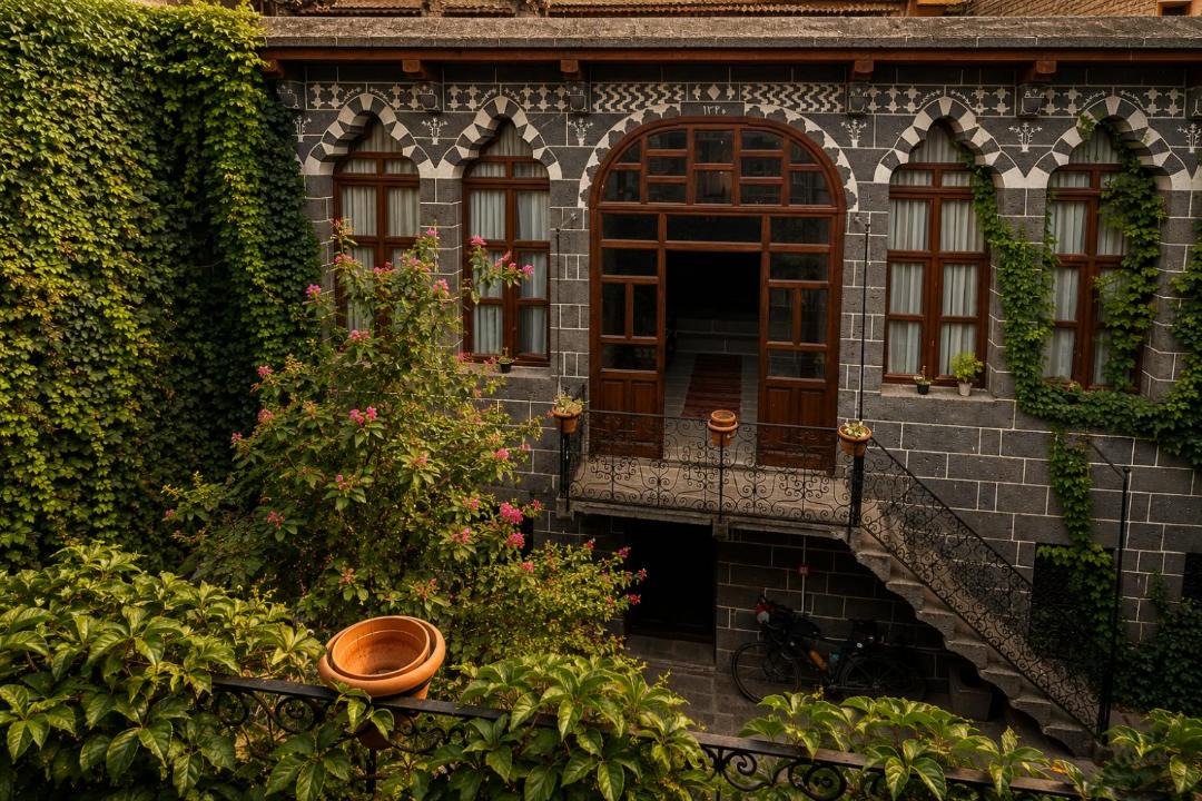 Sur Hotel | Taş Avlu Konaklama Tesisi