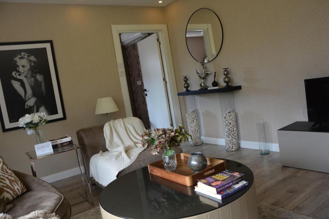 Lara Apartment | Metropolitan Art
