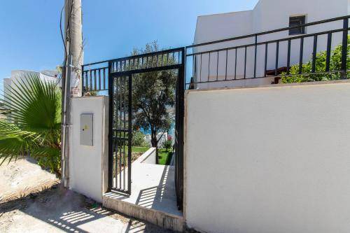 Photo of Patio Balcony in Golturkbuku
