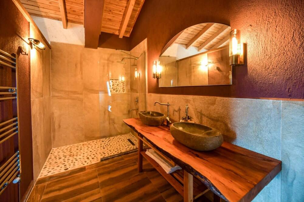 Photo of Bathroom in Yaniklar