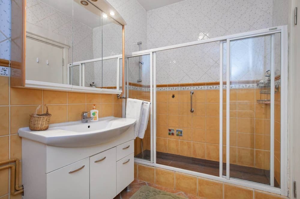 Photo of Bathroom in Cumhuriyet