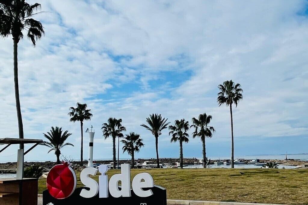 Photo of Others in Side