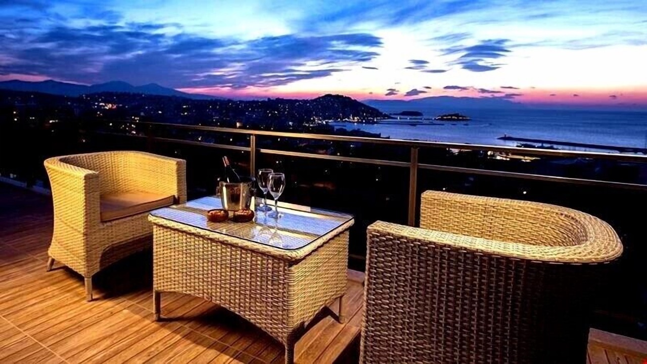 Photo of Patio Balcony in Kusadasi City Centre