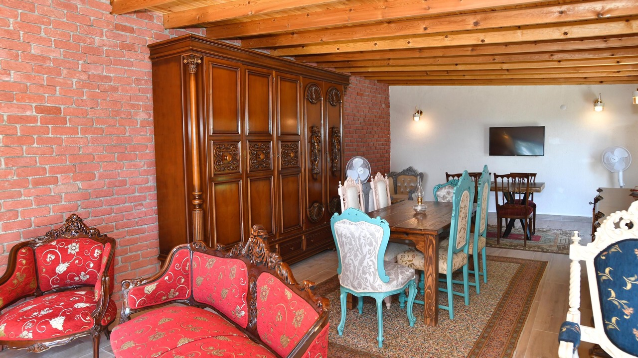 Photo of Livingroom in Behram