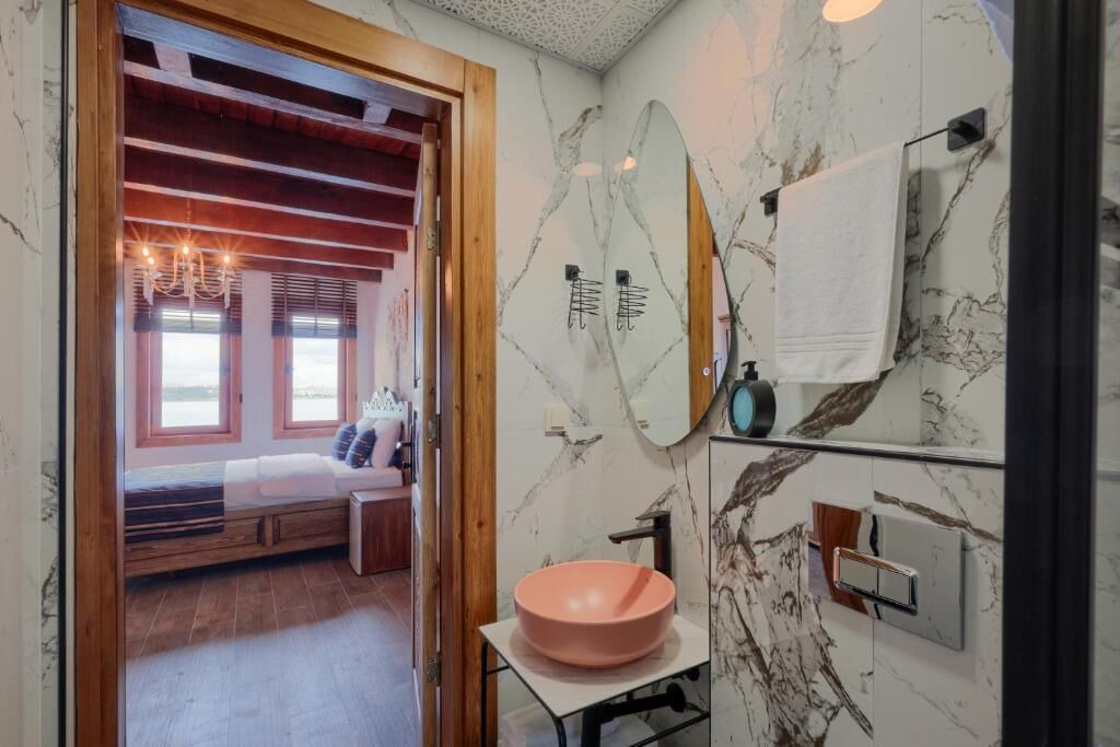 Photo of Bathroom in Kilitbahir Koyu