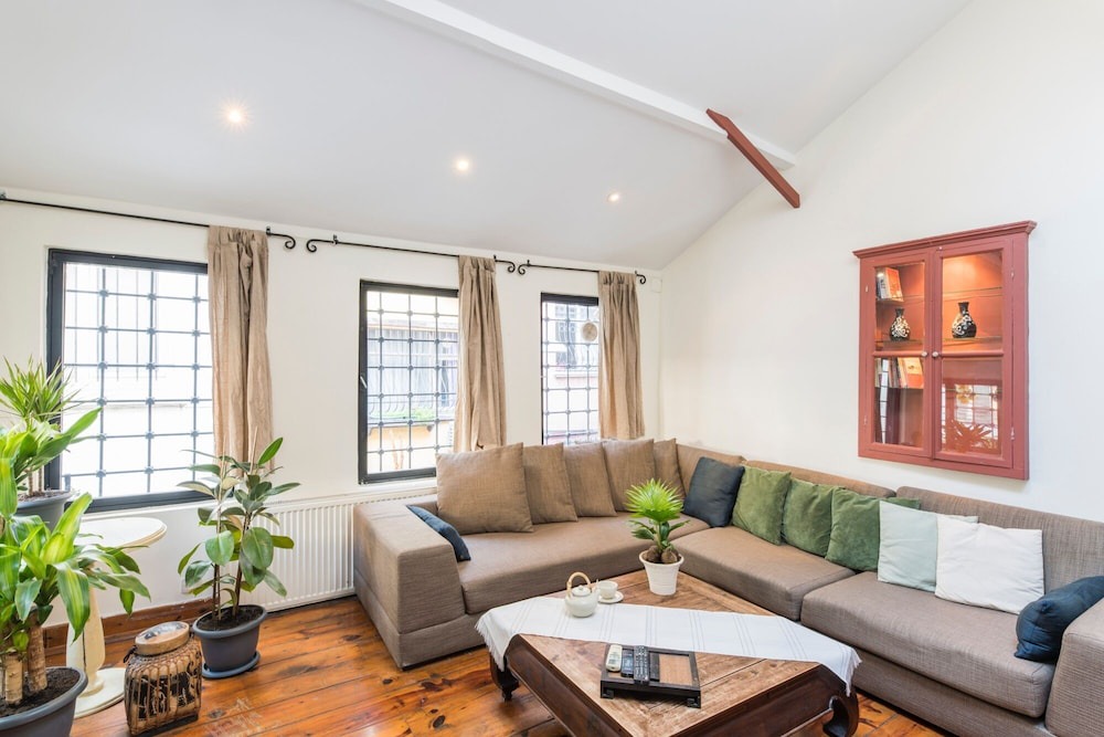 Photo of Livingroom in Cihangir
