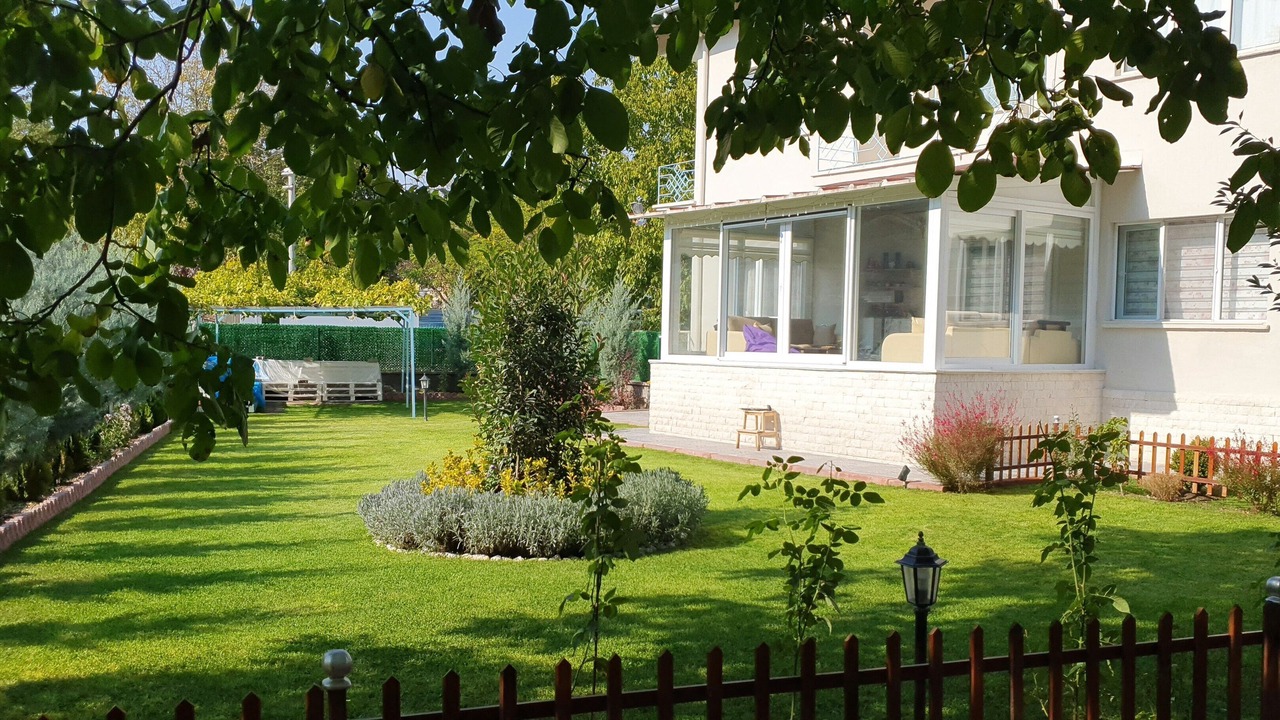 Photo of Outdoor in Nar