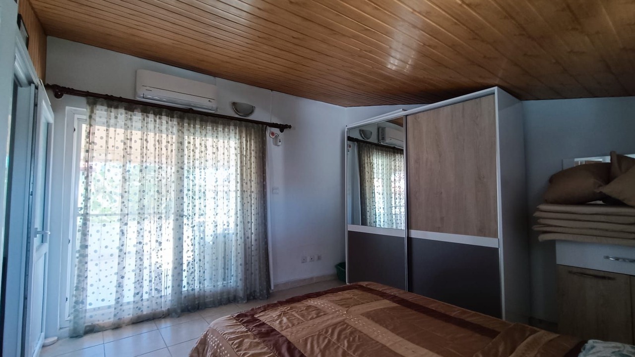 Photo of Bedroom in Side
