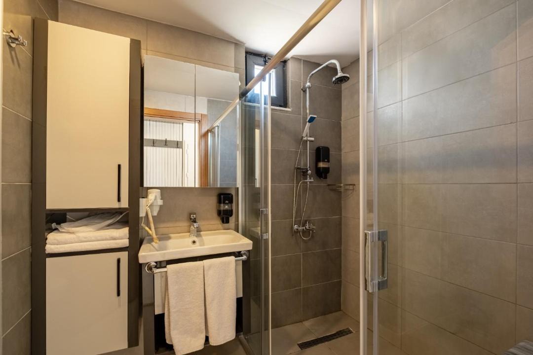 Photo of Bathroom in Lara