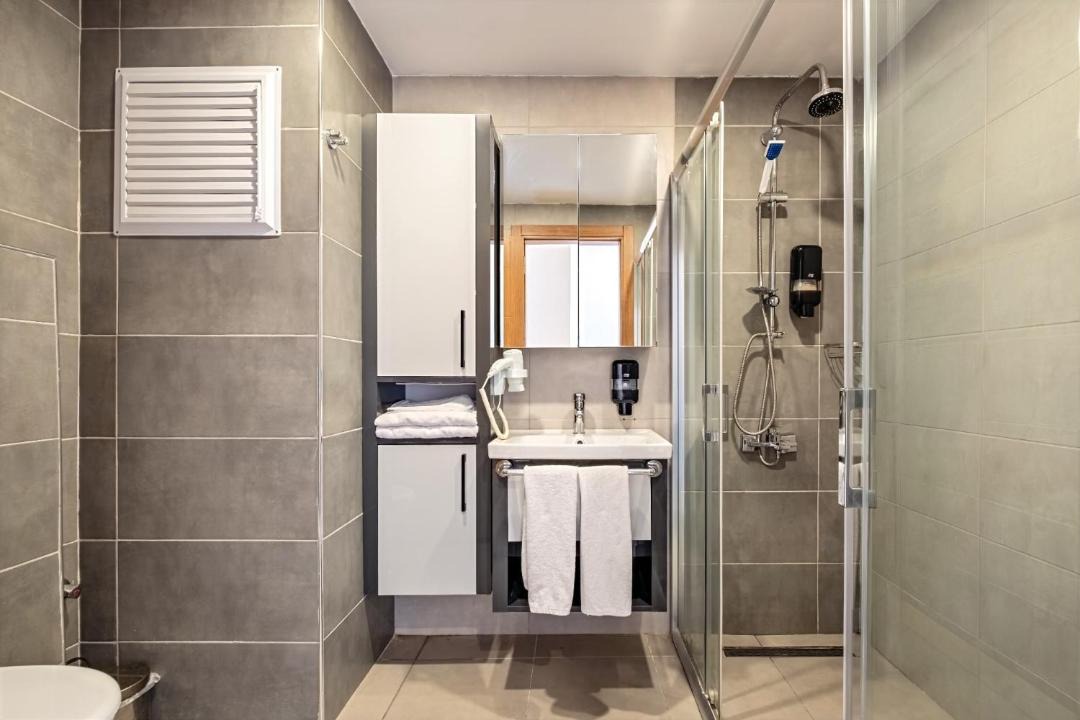 Photo of Bathroom in Lara