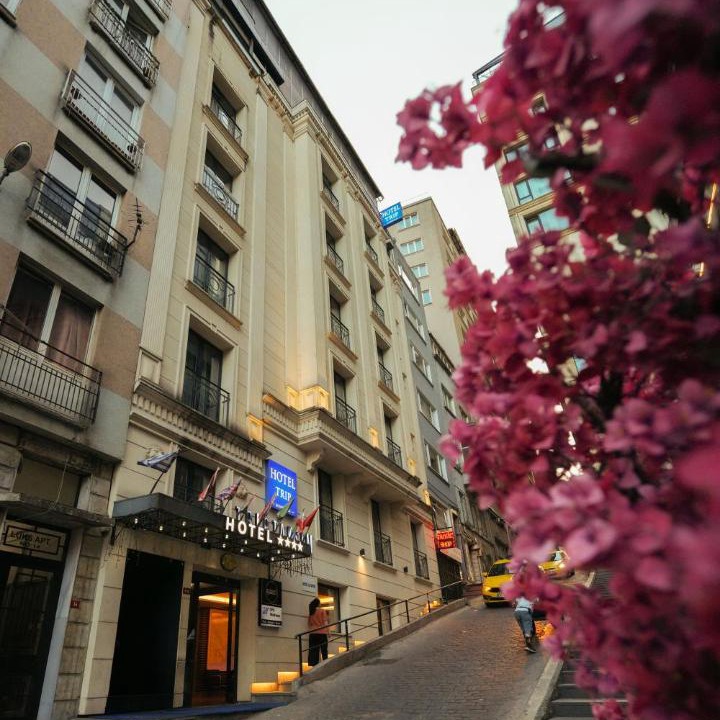 Photo of Others in Cihangir