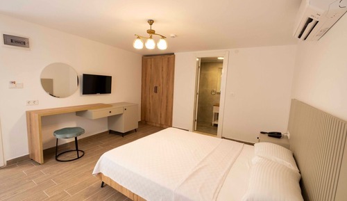 Economy Room