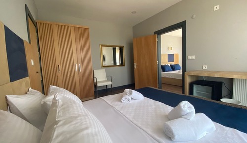 Deluxe Quadruple Room