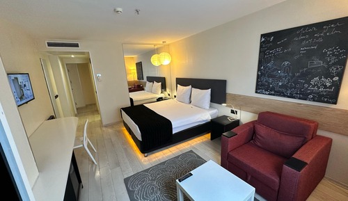 Standard Suite, 1 Bedroom, Smoking, 2 Bathrooms
