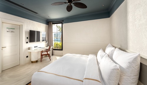 One Bedroom Beachfront Suite