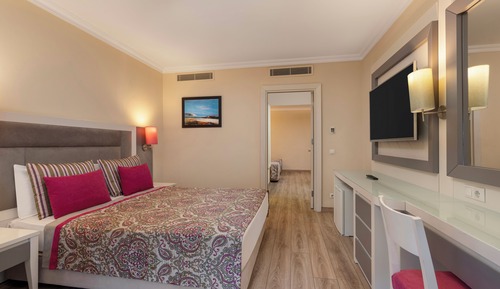Orange Family Room - 2 Bedroom