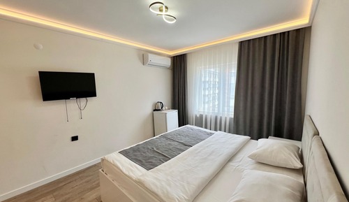 Classic Room, 1 Queen Bed, Mountain View