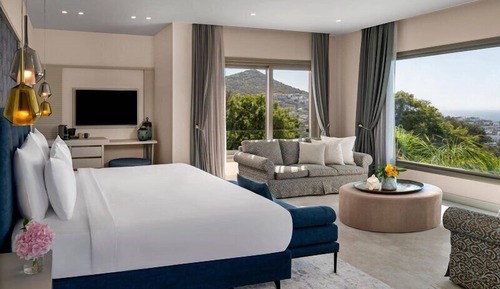 Luxury Sunset Suite with Balcony