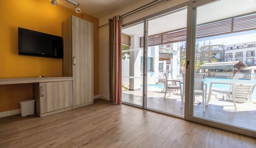 Family Suite Room with Pool Connection
