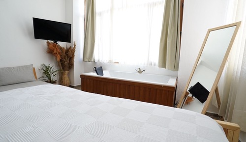 Jakuzi Room 