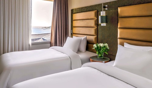 Deluxe Room, 2 Twin Beds, River View