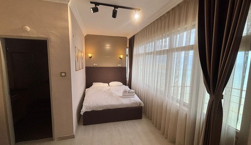 Standard Room, 1 Queen Bed, Sea View